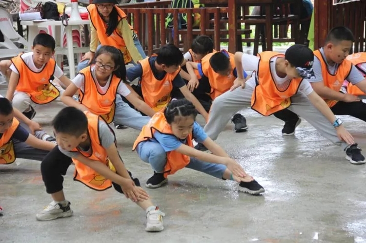 为何家长把孩子送到小学生托管班加盟校，托管班老师有多重要