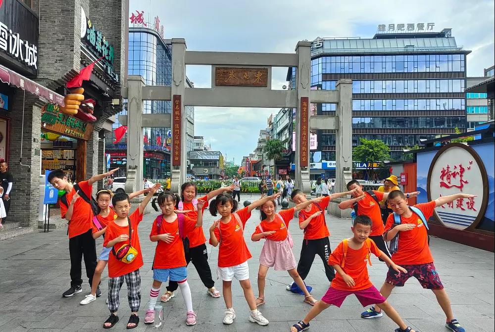 相较于只在兴奋和疲惫间切换的旅游，孩子更需要快乐学习动力营