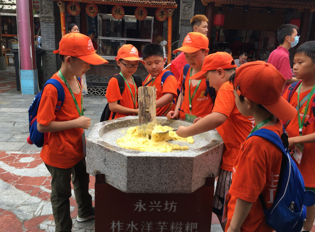 晋小鹰公众演说营：孩子总说“我不行？3个方法帮TA把畏难心理变成成长动力