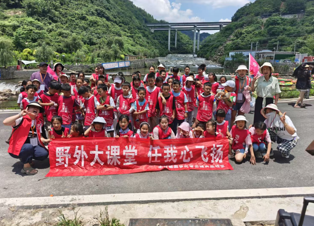 晋级托管学堂：别熄灭孩子眼里的光：灵气从不是天赋，而是被允许的自由生长