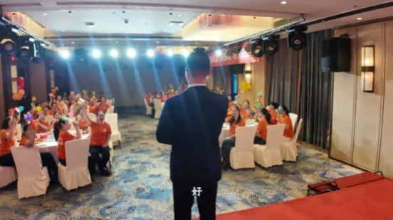 2026年会节目回顾｜晋级集团创始人窦昆《年度演讲》一老一小，晋级更好