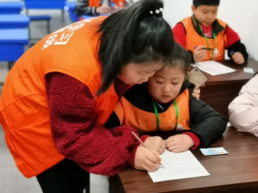 同样的答案，凭什么别人家孩子多拿好几分？就差在一笔好字上